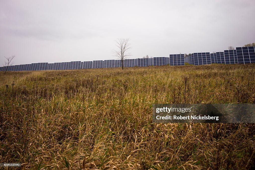 A South Burlington, Vermont Field Of 366 Solar Tracking Units