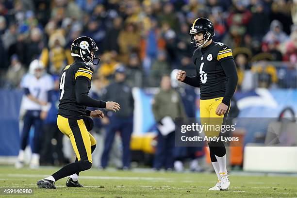 Shaun Suisham of the Pittsburgh Steelers celebrates a field goal with Brad Wing against the Tennessee Titans in the first quarter of the game at LP...