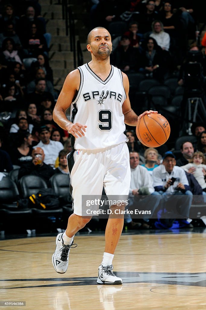 Philadelphia 76ers v San Antonio Spurs