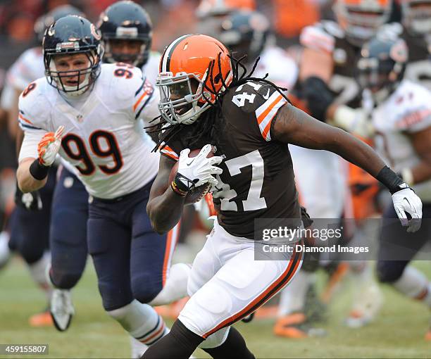 Tight end MarQueis Gray of the Cleveland Browns runs the football during a game against the Chicago Bears at FirstEnergy Stadium in Cleveland, Ohio....