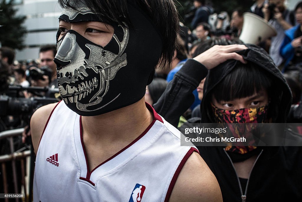 Police & Bailiffs Move In To Clear Hong Kong Protest Sites After Seven Weeks of Demonstrations