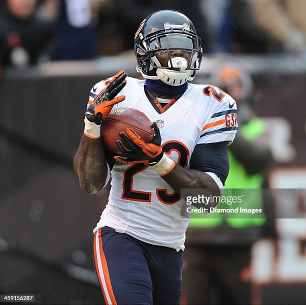 Kick returner Devin Hester of the Chicago Bears returns a kickoff during a game against the Cleveland Browns at FirstEnergy Stadium in Cleveland,...