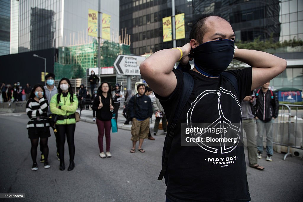 Hong Kong Government Starts Clearing Some City-Center Obstructions Erected By Protesters