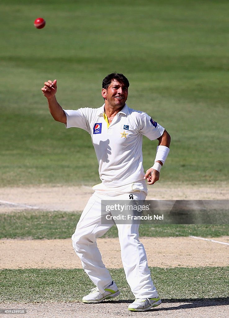 Pakistan v New Zealand - 2nd Test Day Two
