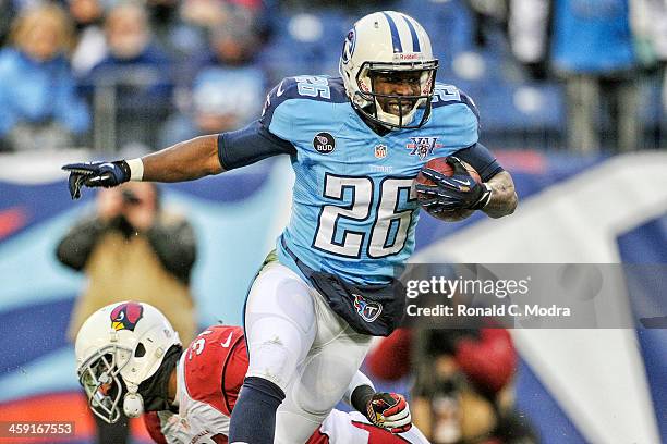 Running back Leon Washington of the Tennessee Titans carries the ball during a NFL game against the Arizona Cardinals at LP Field on December 15,...