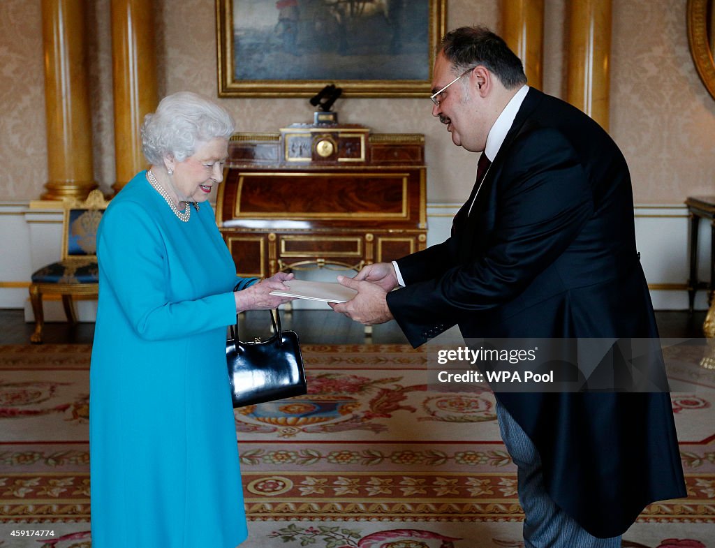 Credentials presented at Buckingham Palace