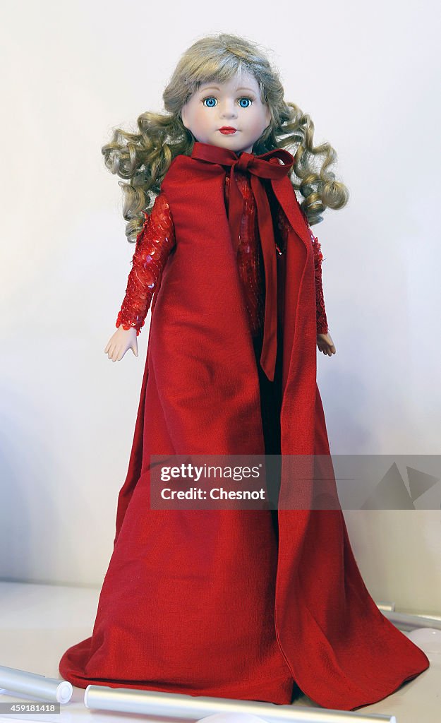 'Frimousses De Createurs 2014' : Press Preview Of Dolls To Be Sold At A UNICEF Auction In Paris
