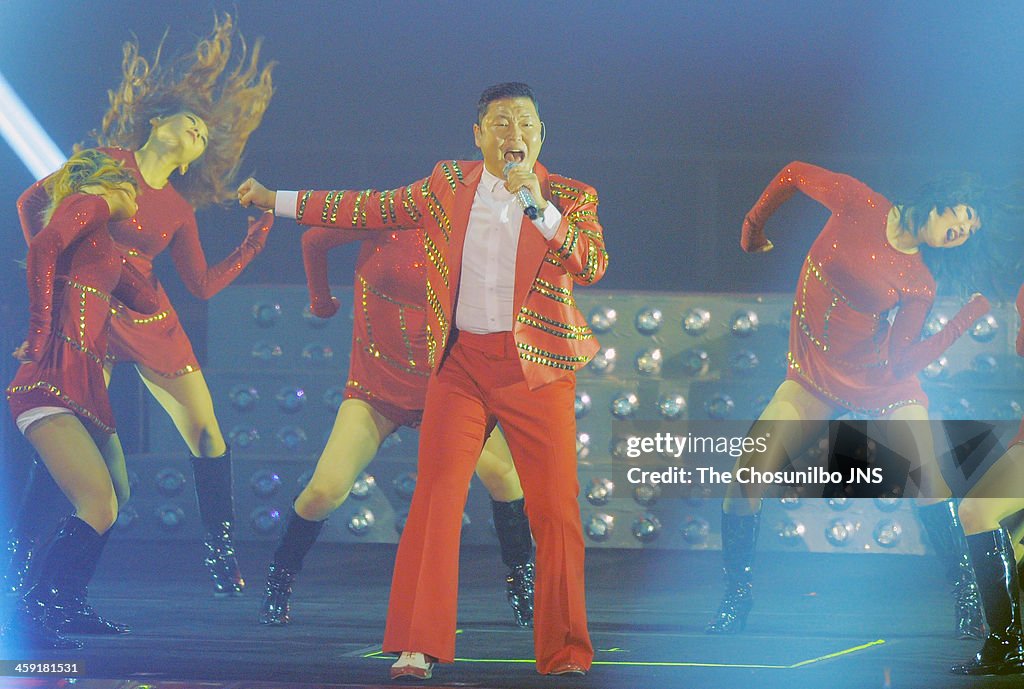 2013 PSY Concert All Night Stand:Gymnastics In The Moonlight
