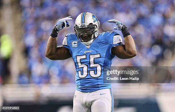 Stephen Tulloch of the Detroit Lions looks to the bench during the first quarter of the game against the Baltimore Ravens at Ford Field on December...