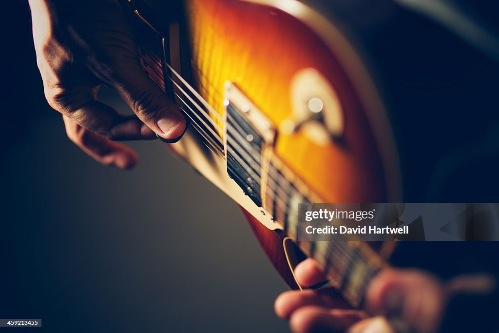 Flash Picking an Electric Guitar