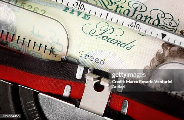 avidité typewritten sur banknote - buy mot anglais photos et images de collection