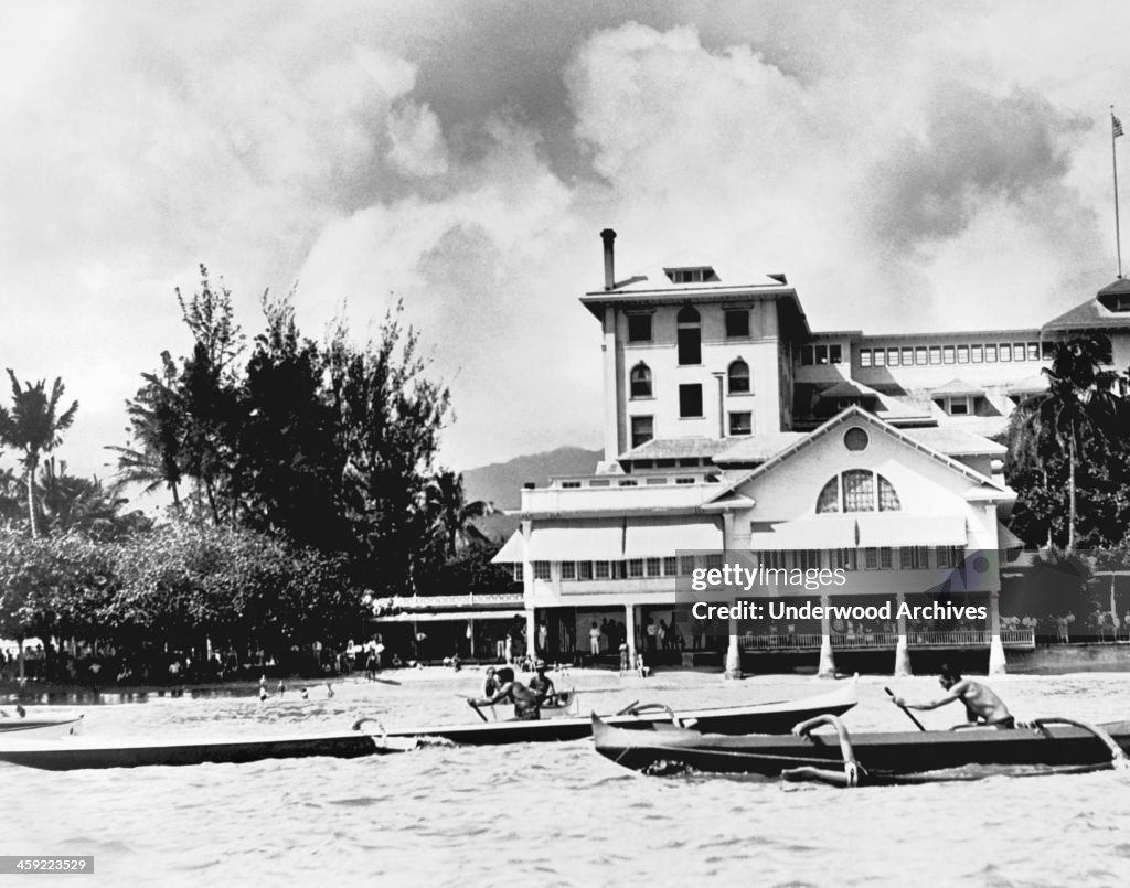 Duke Kahanamoku Wins Race