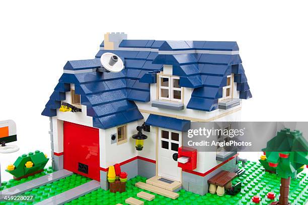 lego-house - building lego stock-fotos und bilder