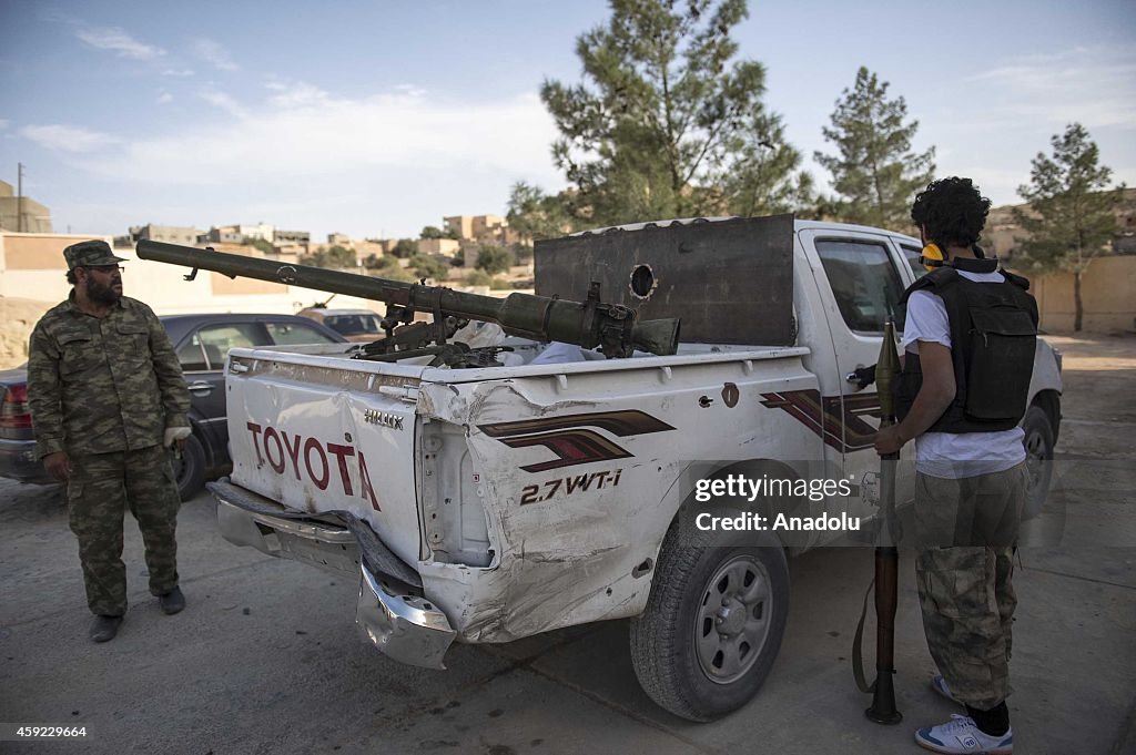 Clashes between Libyan Dawn and Zintan in Kikla, Libya