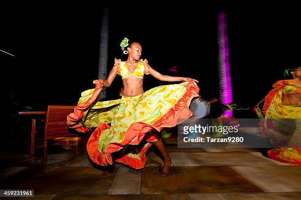mauritian sega-tänzer - kreolische kultur stock-fotos und bilder