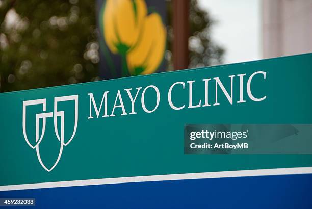 mayo clinic sign - mayo clinic stockfoto's en -beelden