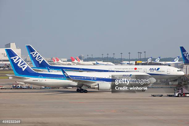 flughafen narita in japan - all nippon airways stock-fotos und bilder