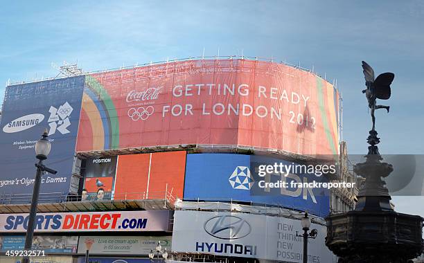 vista di piccadilly circus a londra con giochi olimpici 2012 pubblicità - antiche olimpiadi foto e immagini stock