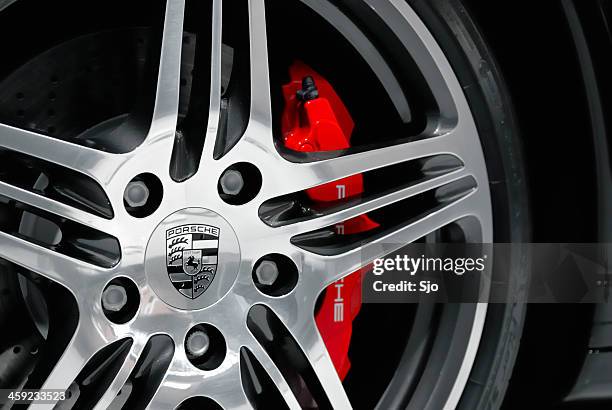 porsche rueda - calibrador fotografías e imágenes de stock
