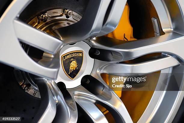 lamborghini wheel - supercar stockfoto's en -beelden
