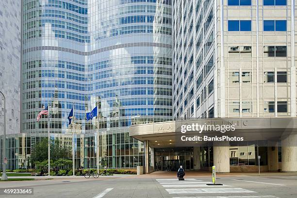 mayo clinic gonda building east entrance - mayo clinic stockfoto's en -beelden