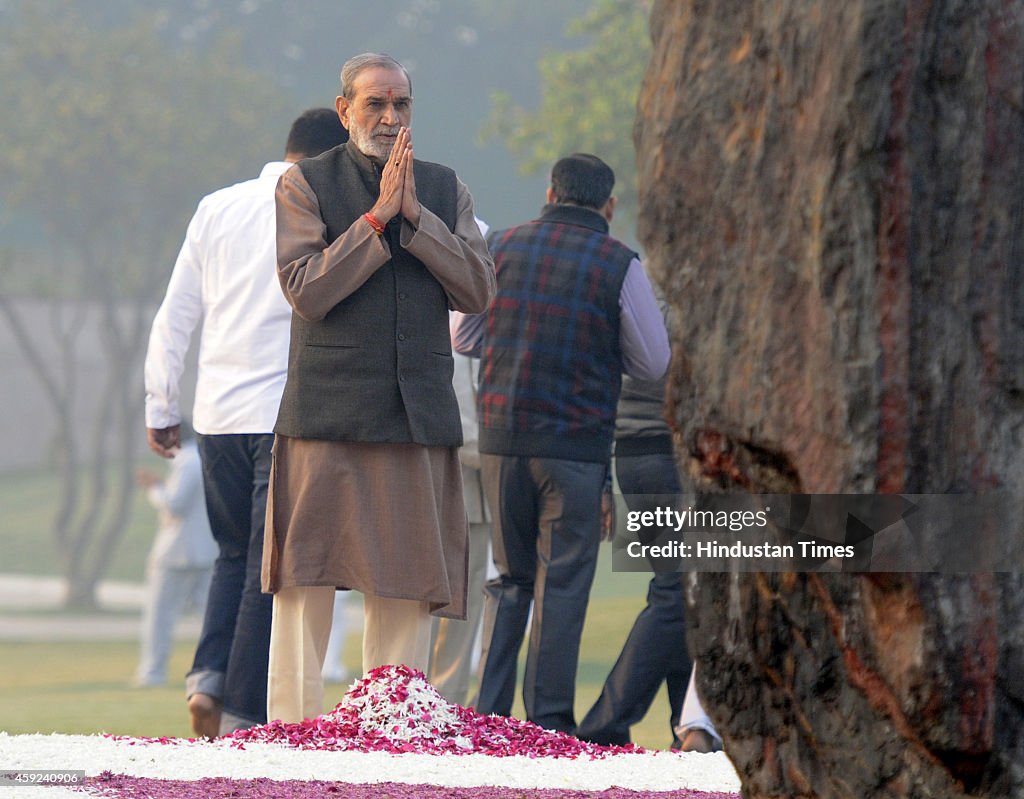 Sonia Gandhi, Rahul Gandhi Pay Tribute To Indira Gandhi On Her Birth Anniversary At Shakti Sthal