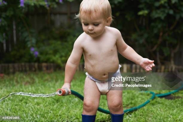 backyard diversão - kids in diapers - fotografias e filmes do acervo
