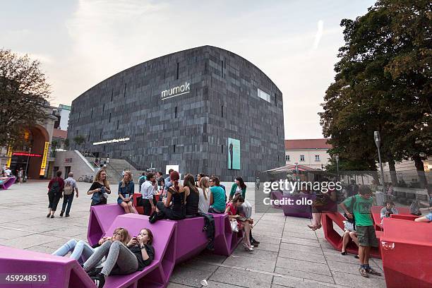 wiener museumsquartier - museum besucher stock-fotos und bilder