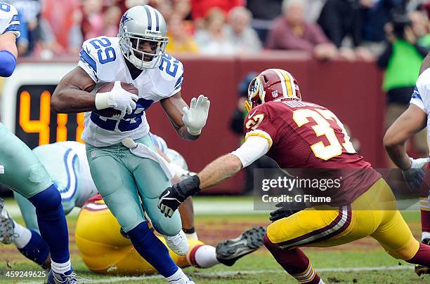 DeMarco Murray of the Dallas Cowboys rushes the ball against the Washington Redskins at FedExField on December 22, 2013 in Landover, Maryland.