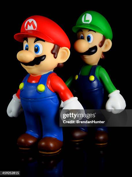 brothers on black - super mario stockfoto's en -beelden