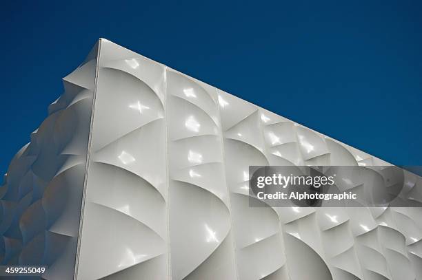 london olympics basketball venue modern architecture - olympic park venue stockfoto's en -beelden