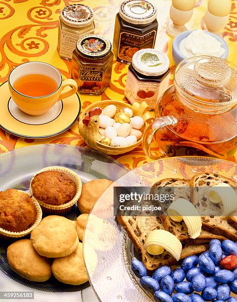 pasqua tavolo per la prima colazione - ricciolo di burro foto e immagini stock