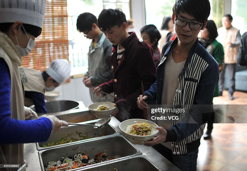 Hefei's First Charge Free Public Benefit Vegetarian Restaurant Opens