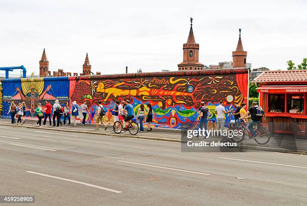 east side gallery - the berlin wall stock-fotos und bilder