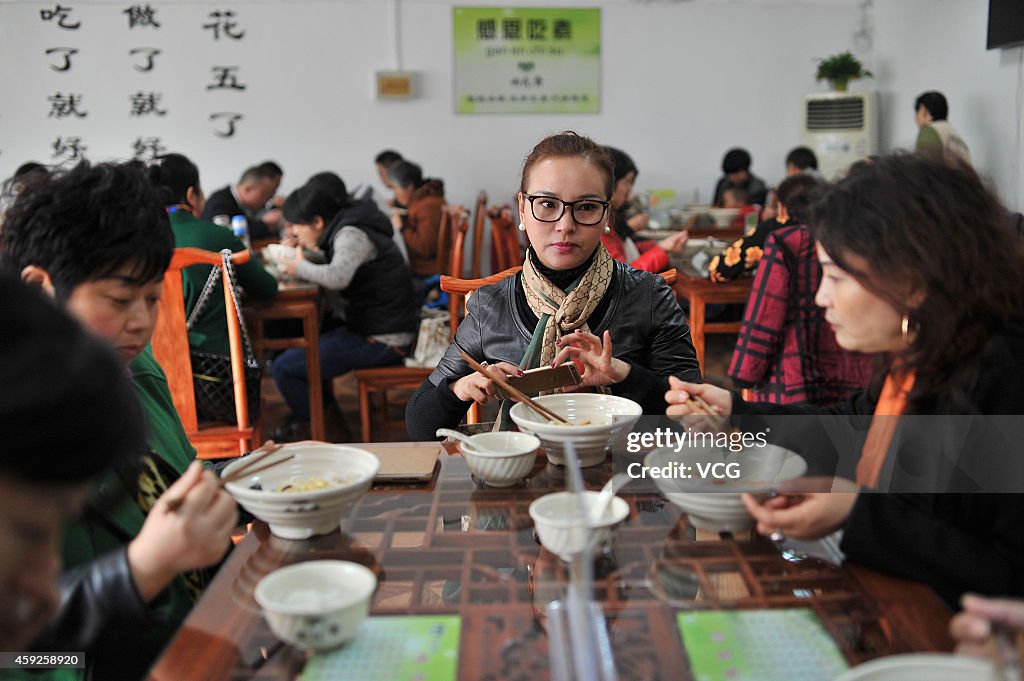 Hefei's First Charge Free Public Benefit Vegetarian Restaurant Opens