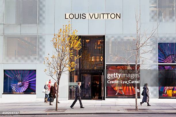 louis vuitton store in new york city # 1 xxl - high end store fronts stock-fotos und bilder