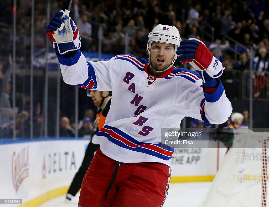 Philadelphia Flyers v New York Rangers