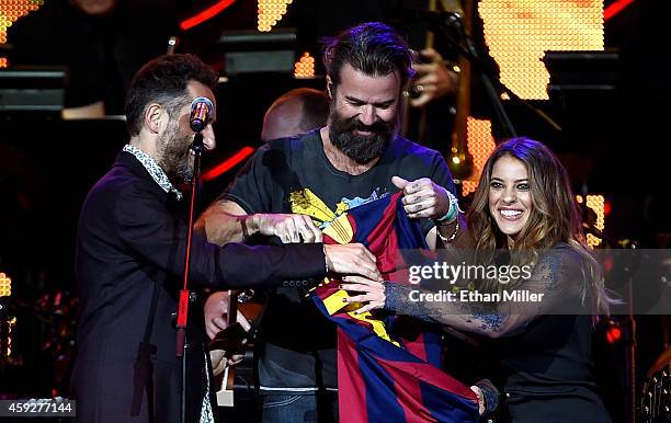 Recording artist Jorge Drexler, singer Pau Dones of Jarabe de Palo and singer Debi Nova perform onstage during the 2014 Person of the Year honoring...