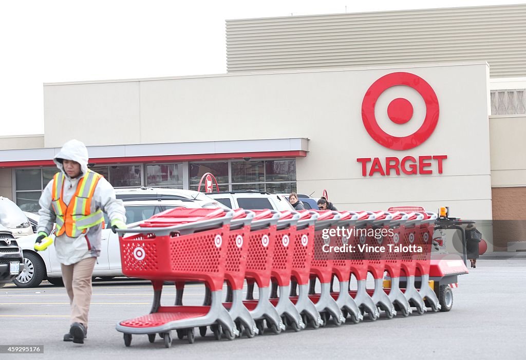 Target Toronto TORONTO, ON - NOVEMBER 19 - Exterior pictures of Target store in ...