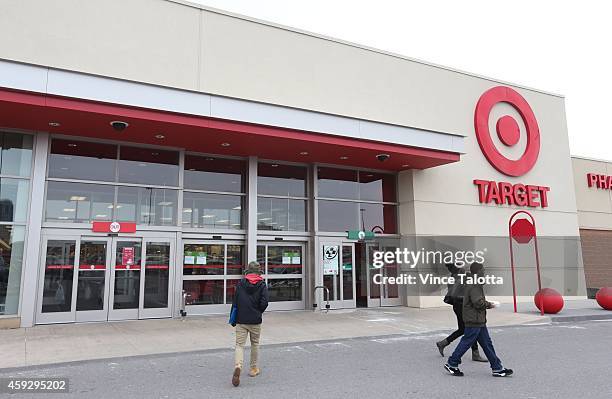 Target Toronto 44 Cloverdale Mall Stock Photos, High-Res Pictures, and Images - Getty ...