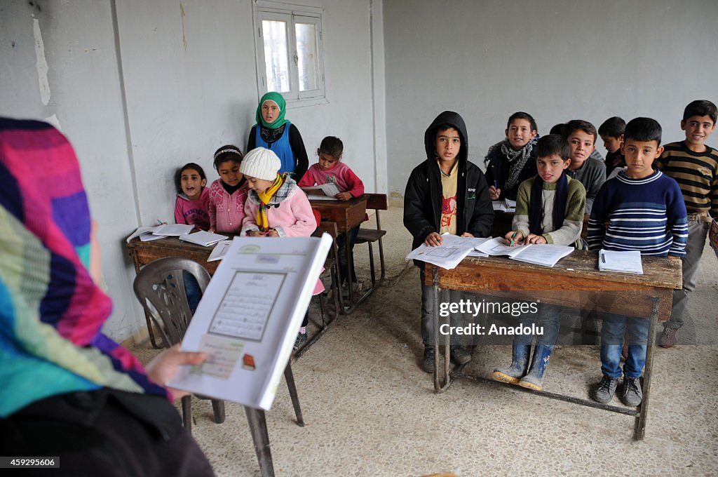 Syrian students attend school under difficult conditions