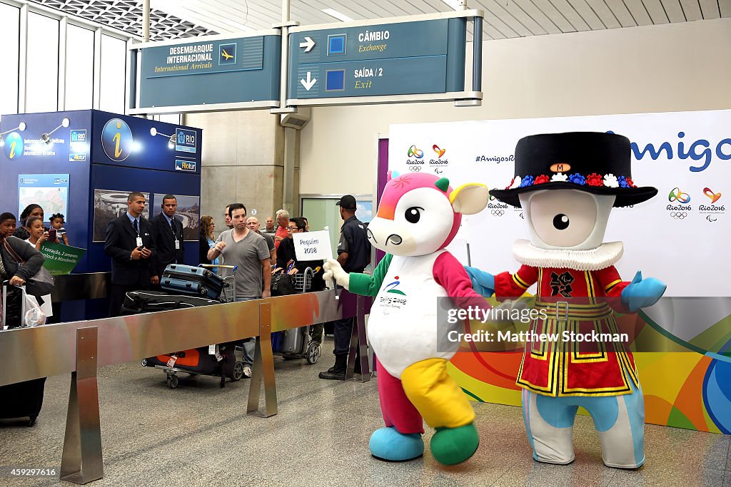 Rio 2016 Receives Mascots from Moscow, Athens, Beijing and London Olympic Games