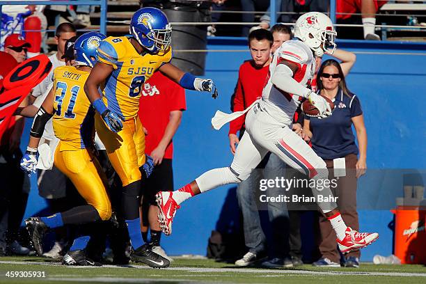 Wide receiver Isaiah Burse of the Fresno State Bulldogs takes a pass up the sideline against linebacker Keith Smith and cornerback Jimmy Pruitt of...