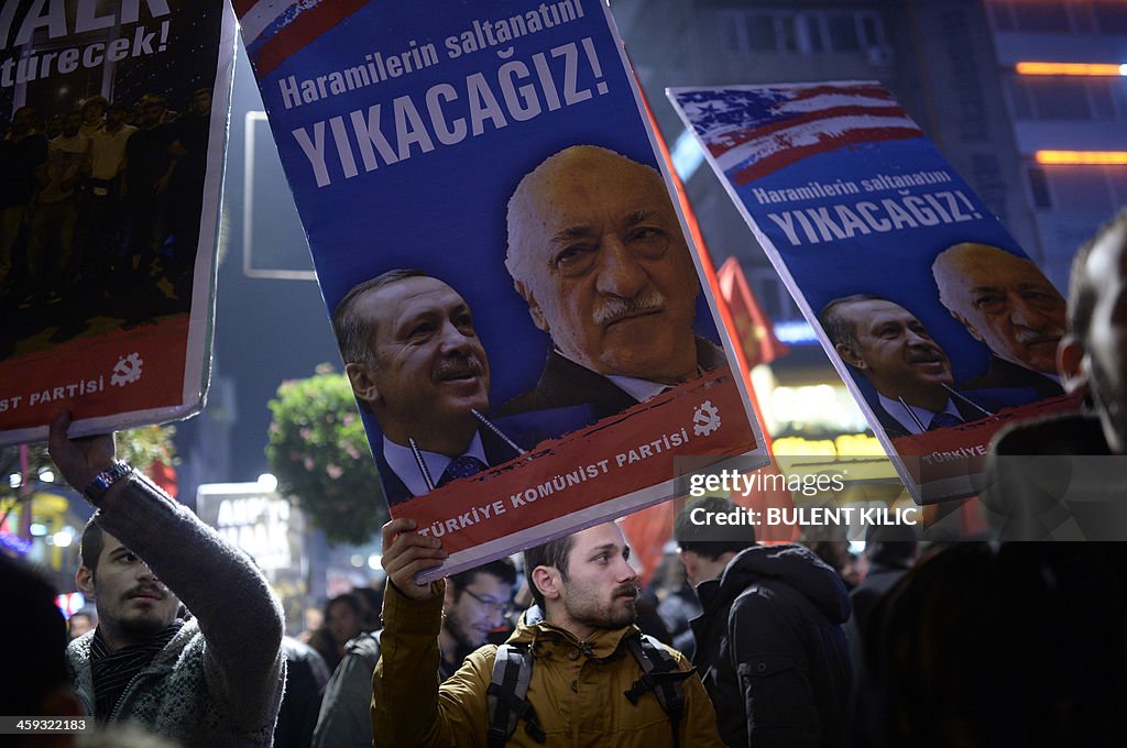 TURKEY-POLITICS-CORRUPTION-PROBE-DEMO