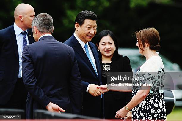 Wife of New Zealand Prime Minister John Key, Bronagh Key welcomes President Xi Jinping at the Karaka Bloodstock yards on November 21, 2014 in...