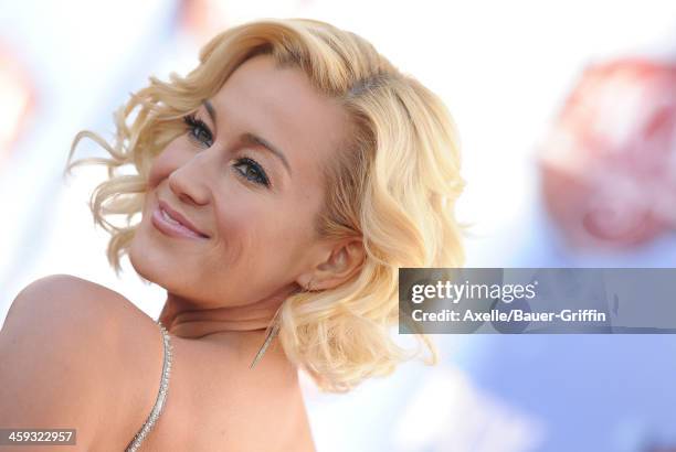 Singer Kellie Pickler arrives at the American Country Awards 2013 at the Mandalay Bay Events Center on December 10, 2013 in Las Vegas, Nevada.