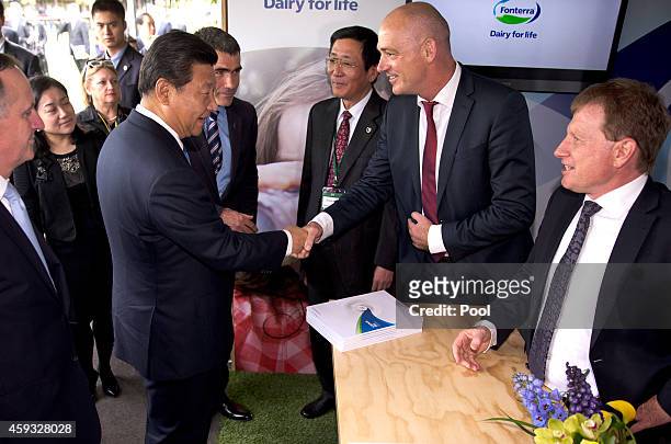 Chinese President Xi Jinping meets Fonterra Chief Executive Theo Spierings during a visit to the NZ Bloodstock Yards at Karaka for an Agritech...