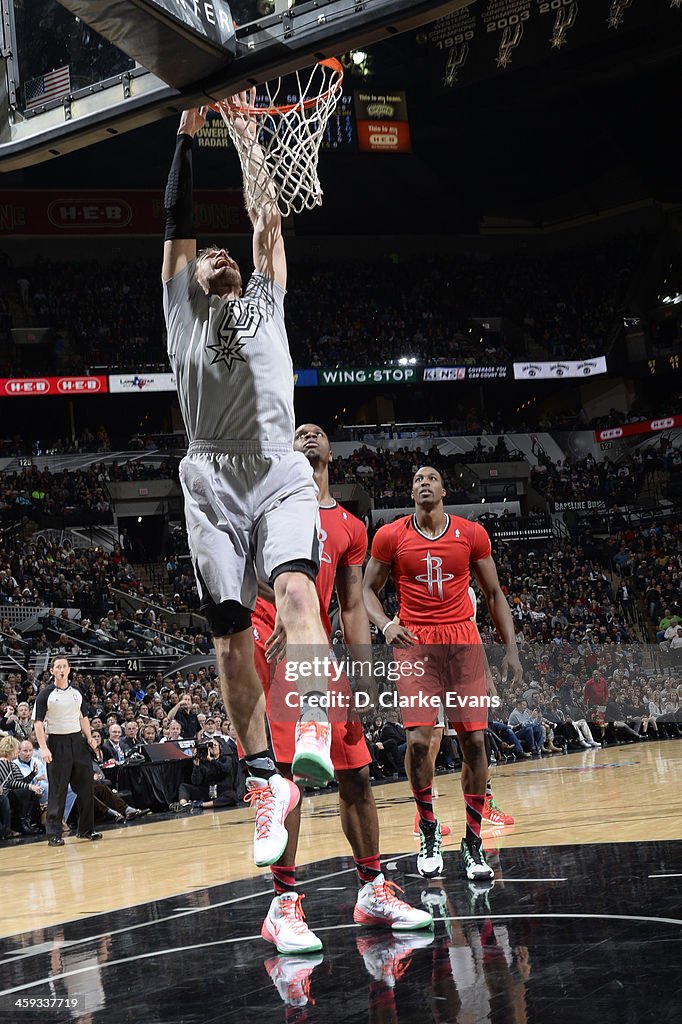 Tiago Splitter Houston Rockets Tiago Splitter of the San Antonio Spurs attempts a dunk during a game ...