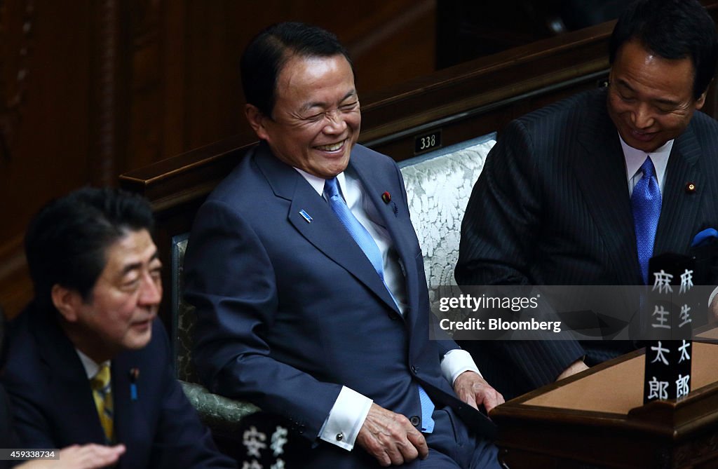 Japanese Prime Minister Shinzo Abe Dissolves Lower House Of Parliament