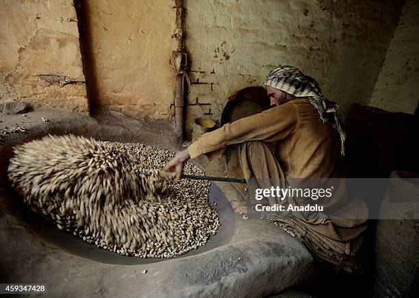 Pakistan Raja 1 Raja Bazar Photos and Premium High Res Pictures - Getty Images